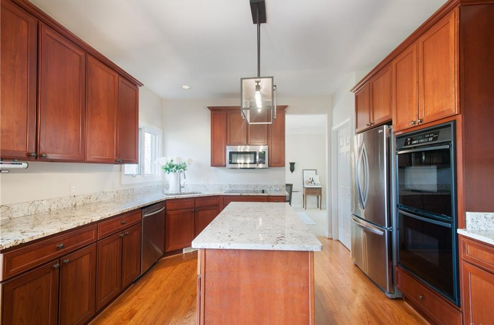 47320 Autumn Park Crt, Novi, MI 48374